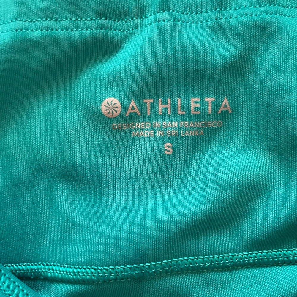 Athleta cropped leggings. Gorgeous teal color.